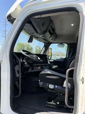 Used 2018 FREIGHTLINER CASCADIA 112 Hooklifts & Roll-Offs California US | Commerce Truck Equipment Sales #1548727