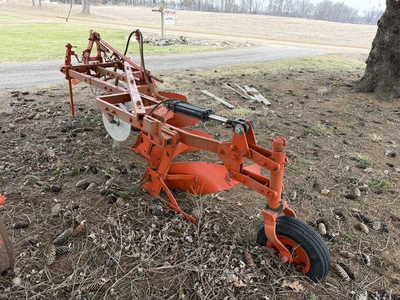 Allis Chalmers 4-Bottom Plow
