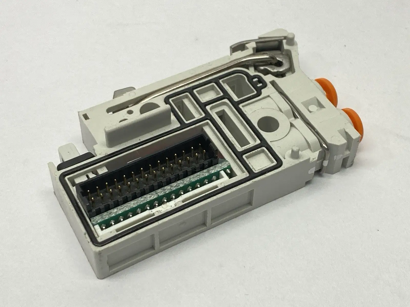 VVQC1000-1A-1 | SMC  Manifold Station Block w/ 5/32" Fitting - Used