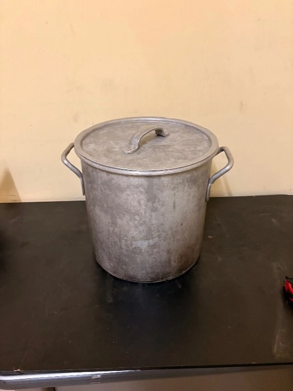 cooking pot
