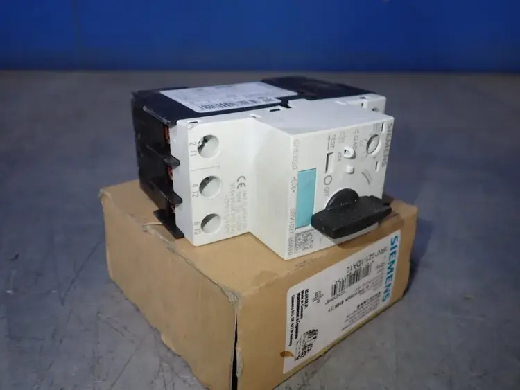 Used SIEMENS 3RV10211DA10 Circuit Breakers | HGR 24 #731895