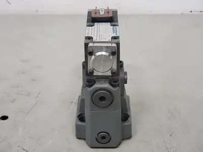 NEW REXROTH DBW 10 B2-52/200-6BG24NZ55L/12