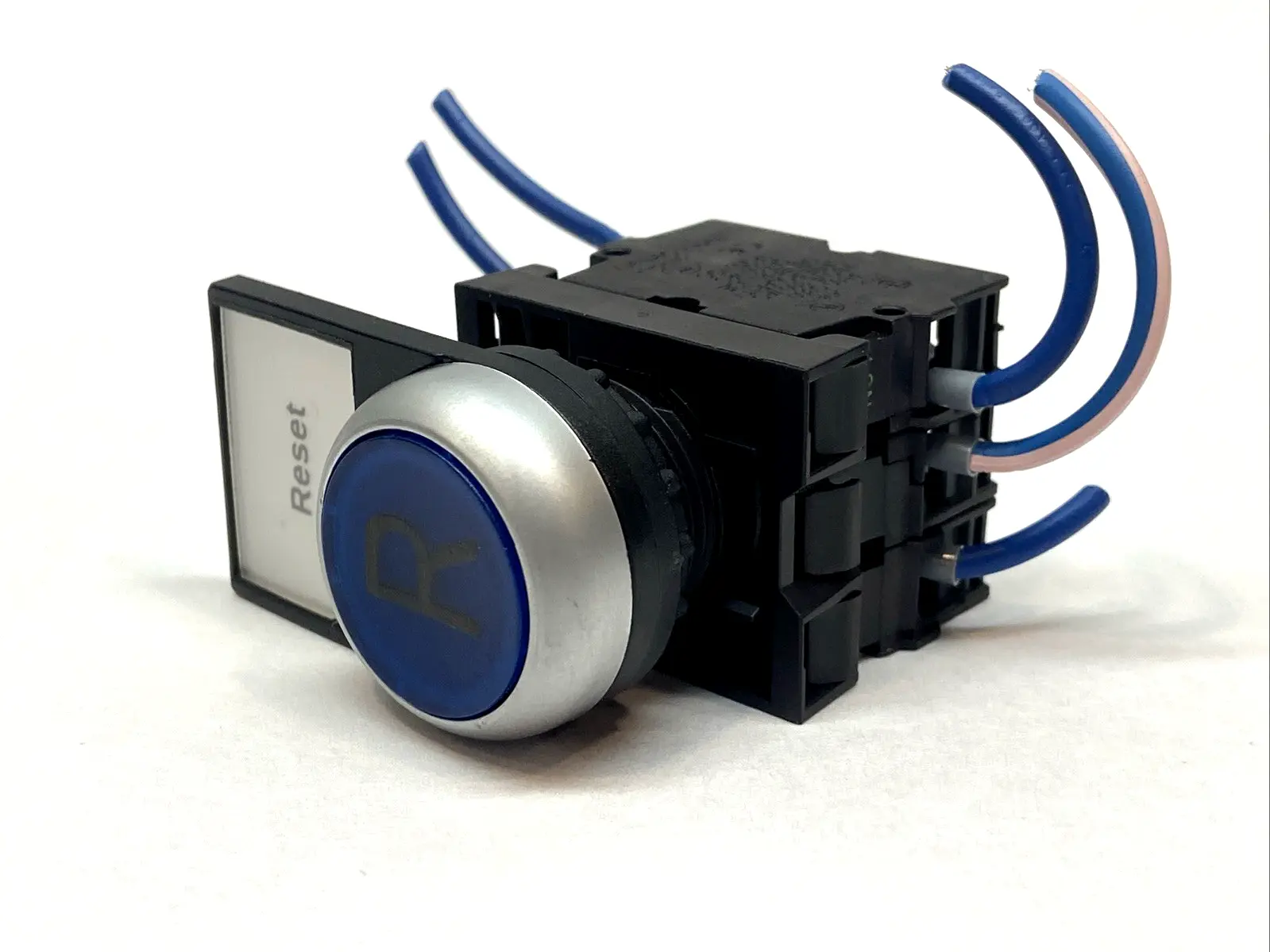 USED EATON PUSHBUTTON 22.5MM BLUE LED 230V 1NO W/ X3 M22-K10
