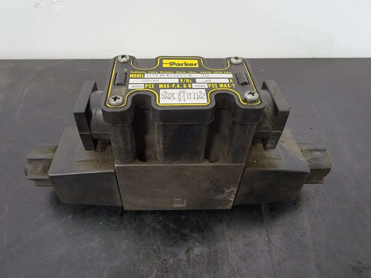 Used PARKER FILTRATION D1VW4CNYC4 70 Valves/Fittings British Columbia CA | Lenmark #258386