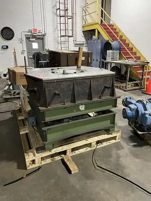 USED 2006 NASH V-PROCESS MOLDING EQUIPMENT