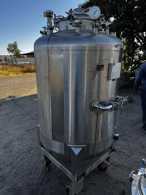 Tank, 264 Gallon, 1,000 Liter, BCD Manufacturing, Agitated, 316L Stainless, 3 Bar, #5991456