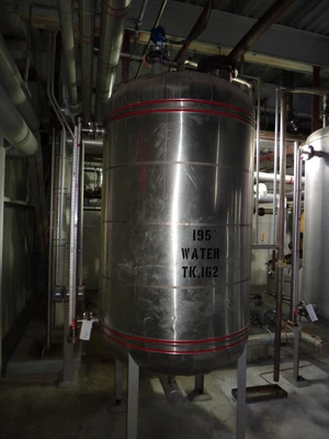 811 Gallon 304 Stainless Vertical Tanks
