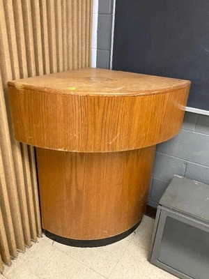 Corner display stand