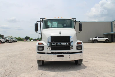 New | in-Stock 2027 MACK MD7 Rolloff Trucks Texas US | Roll Off Truck World #1491891