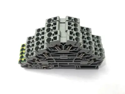 USED PHOENIX CONTACT FOUR-LEVEL MOTOR TERMINAL BLOCK ST 2,5-PE/ LOT OF 5