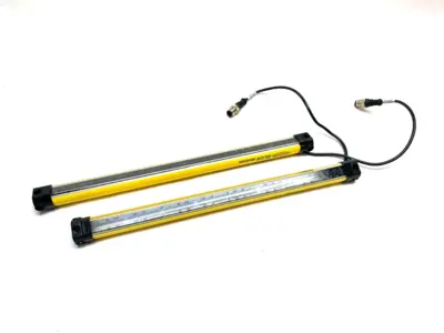 USED BANNER ENGINEERING LIGHT CURTAIN SET, EMITTER, RECIEVER, 2M RANGE