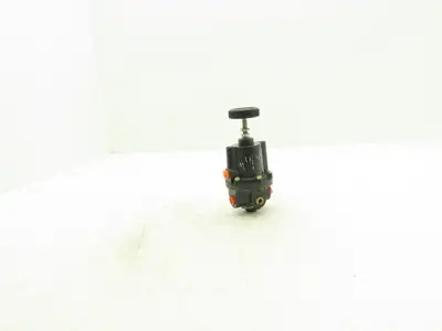 Fairchild 10 N Kendall Pressure Regulator 1/8" NPT 1/2-30PSI Range 250 PSI Max