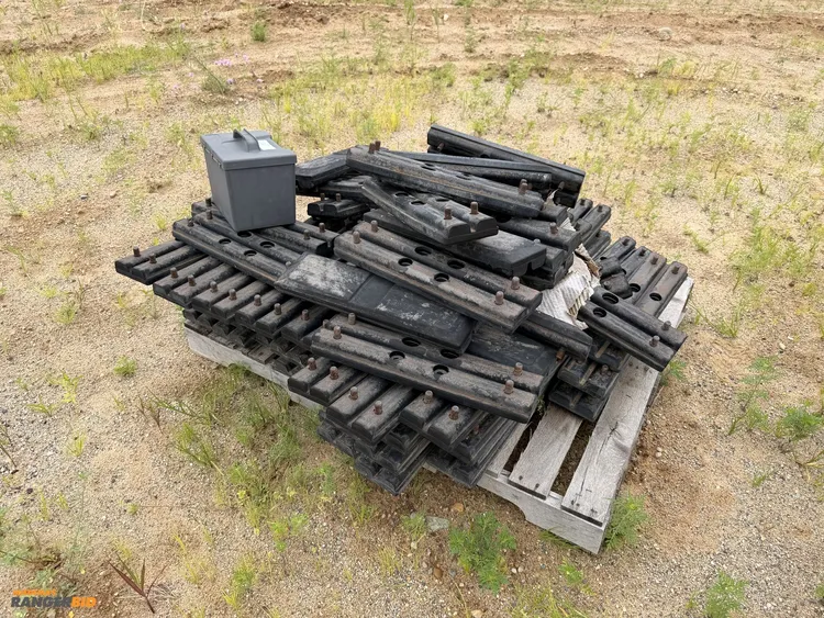 Used EXCAVATOR RUBBER TRACKS / PADS CAT 170-4419 Construction Equipment Parts Michigan US | Miedema Asset Management Group #1334712