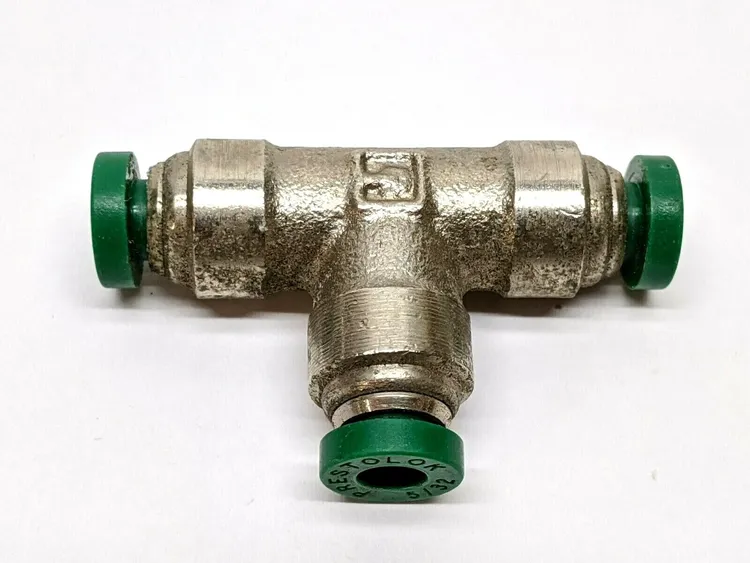 Used PARKER UNION TEE PUSH-TO-CONNECT Valves/Fittings | Maverick Industrial Sales #1118810