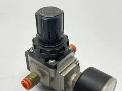 USED SMC PRESSURE REGULATOR W/ GAUGE
