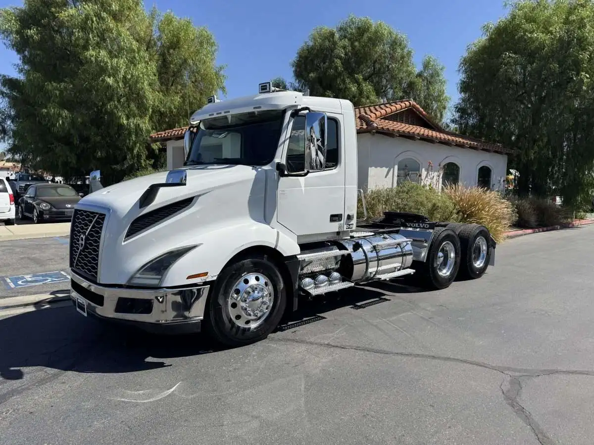 Used 2019 VOLVO VNL300 Conventional trucks California US | Commerce Truck Equipment Sales #1548745