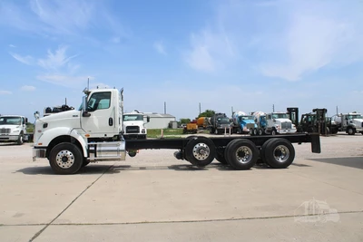 New | in-Stock 2026 INTERNATIONAL HX Cab Chassis trucks Texas US | Roll Off Truck World #1491798