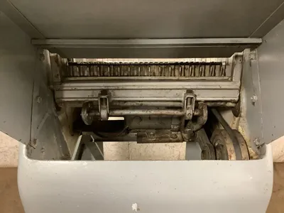 152-0548 Oliver 797 Bread Slicer