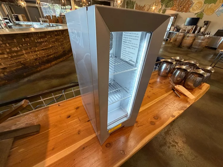 Used _UNKNOWN_ _UNKNOWN_ Display Refrigerators Georgia US | Auction Management Corporation #1548585