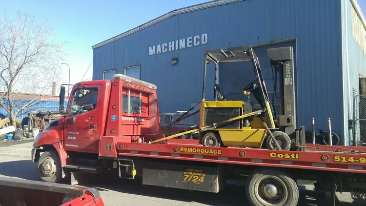 Used Clark 4,000-lb 48V Electric (quad mast) Electric Forklifts Quebec CA | Machineco #1256334