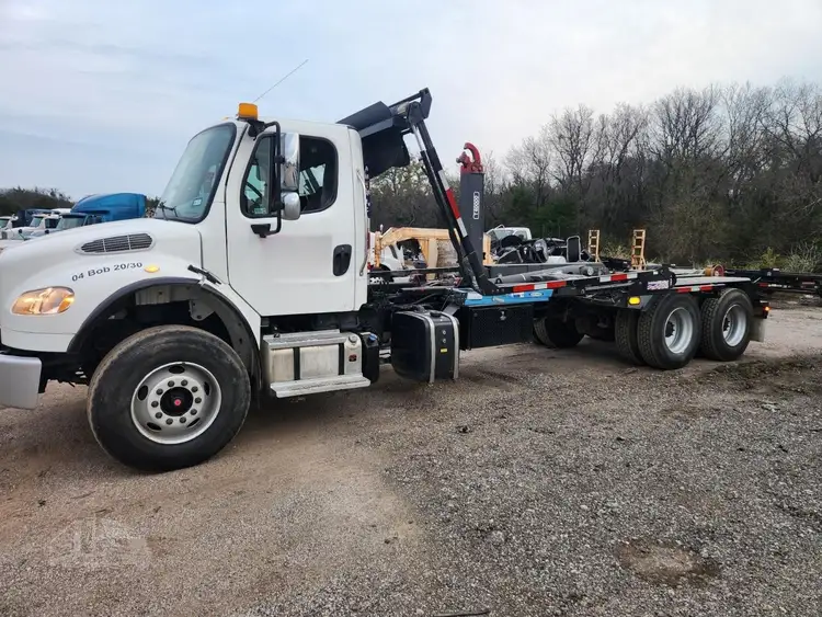 Used 2015 FREIGHTLINER BUSINESS CLASS M2 112 Hooklifts & Roll-Offs Texas US | Roll Off Truck World #1491753