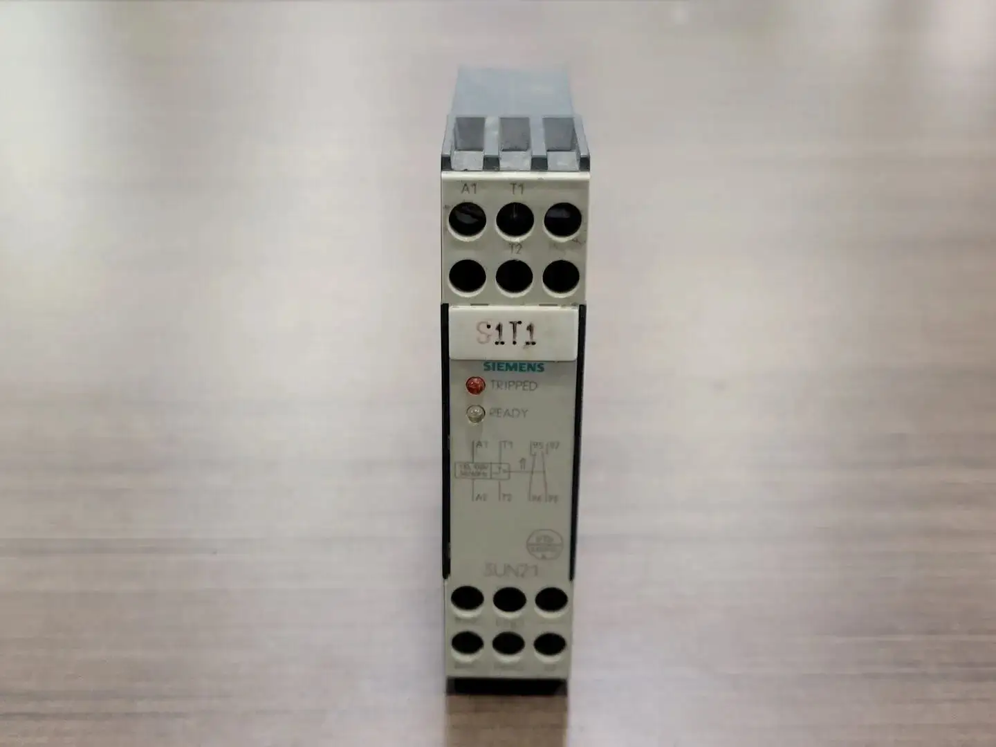 USED SIEMENS 3UN2100-0AF7