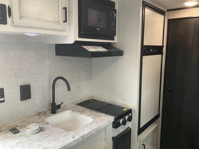 Used 2022 JAYCO JAY FLLIGHT Campers, Caravans, Motorhomes Michigan US | Miedema Asset Management Group #1321399