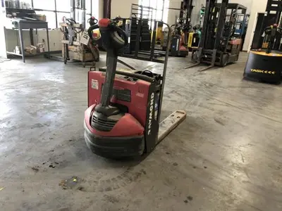 USED 2016 RAYMOND 8210