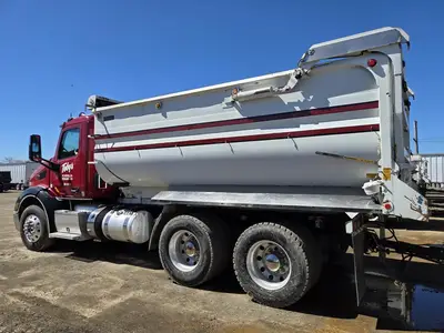 USED 2015 PETERBILT 579