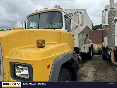 Used 1997 MACK RD690S Tanker trucks Texas US | Proxy Equipment #1426006