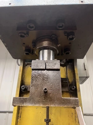 Used _UNKNOWN_ _UNKNOWN_ C-Frame Presses Michigan US | Miedema Asset Management Group #1371723
