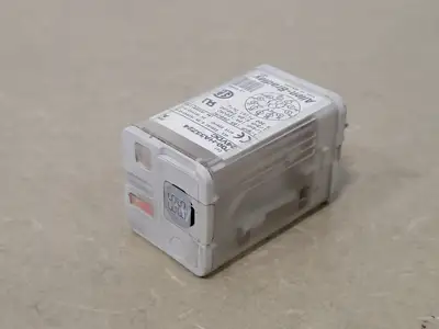 USED ALLEN-BRADLEY 700-HA33Z24