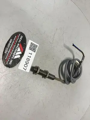 USED BALLUFF BES 516-325-SA56