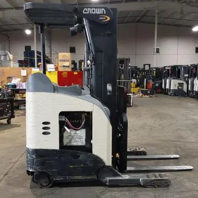 USED 2018 CROWN RR5725-45