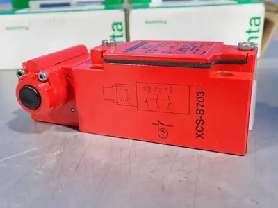 USED TELEMECANIQUE XCS B703
