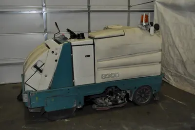 USED TENNANT 8300