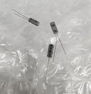 LOT OF CAPACITORS