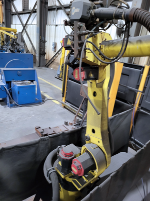 Used 2008 GENESIS VERSA 2L Robotic Welding Cells Illinois US | Machinery Marketing International #380326
