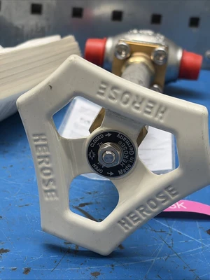 NEW HEROSE 01321