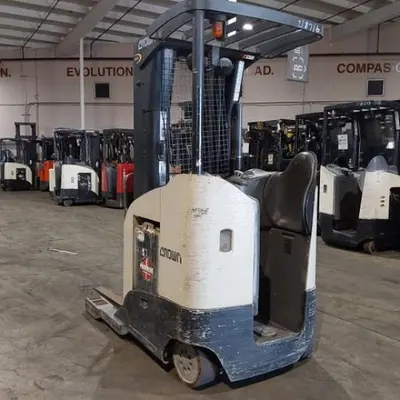 USED 2019 CROWN RR5725-45