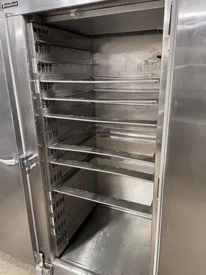 182-0086 Traulsen RE232E-ZCF02 2 Door Even-Thaw Self Contained Cooler