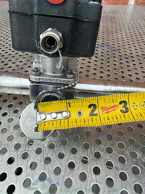 USED ITT PURE FLO ADVANTAGE 3 - WAY DIAPHRAGM VALVE W/ 1" TO 1/2" SANITARY FITTING