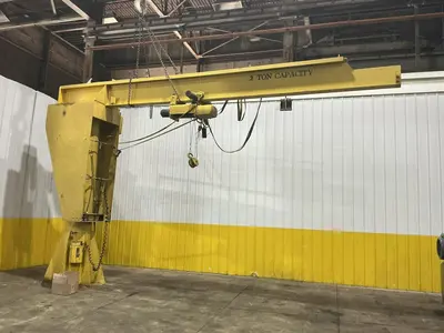 2 TON X 18' SPAN X 12' HIGH HOWE FREE STANDING JIB CRANE, WITH REMOTE CONTROL,  POWER ROTATION & YALE 2 TON HOIST: YOBRO #24579