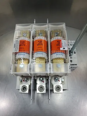 SIEMENS CFS365JN 600VAC/250VDC 350 AMP Fusible Switch w/AJT350 Fuses. 1D