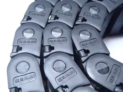E2-1030028-3MC E2-10-30-028 | IGUS E2-1030028-3MC Chain Snap Open at the Outer Radius 1M - New Other