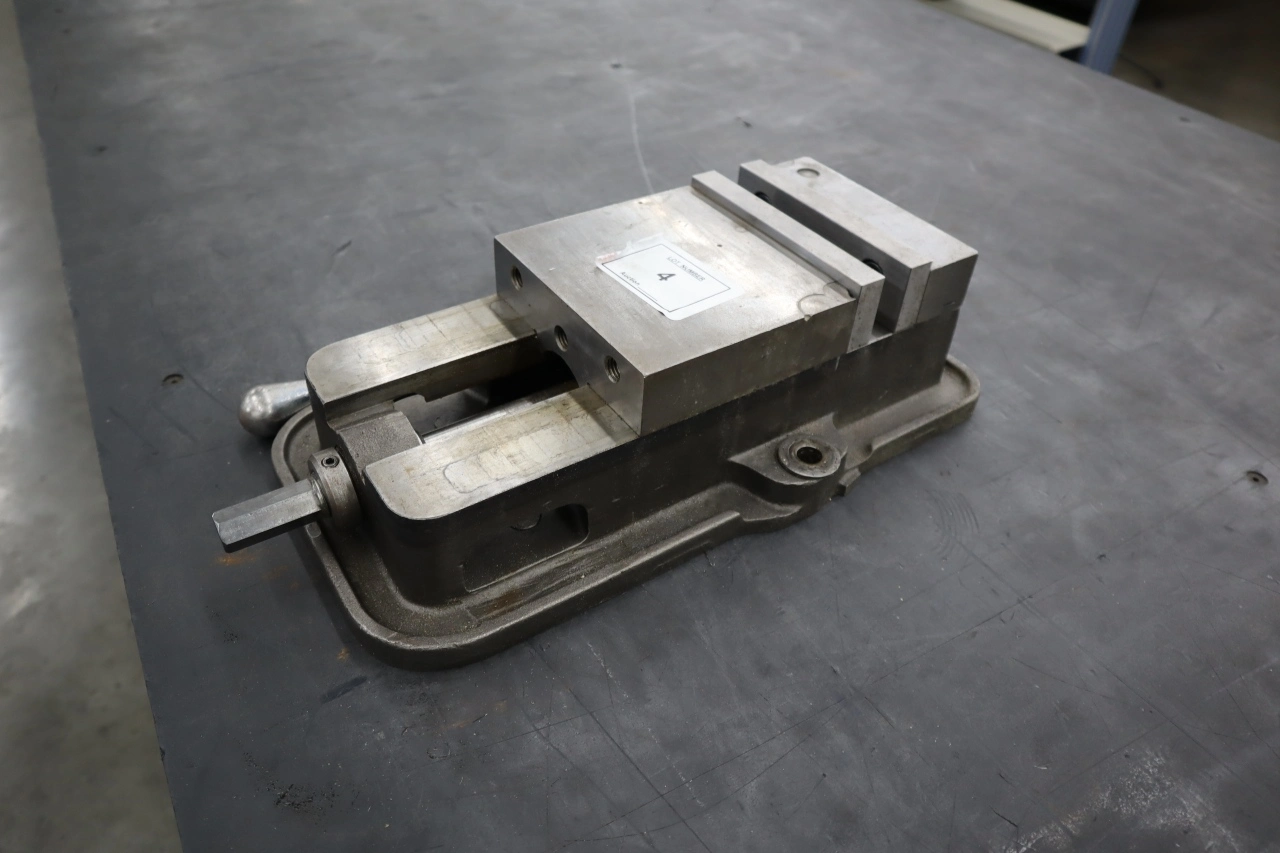 Used KURT WORKHOLDING SOLUTIONS D-60 Vises Minnesota US | Machinesused.com #1505679
