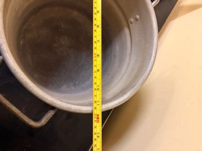 cooking pot