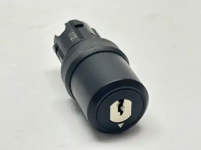3SU1000-5BC01-0AA0 | Siemens  2-Position Keyed Switch Head Momentary 22mm - New Other
