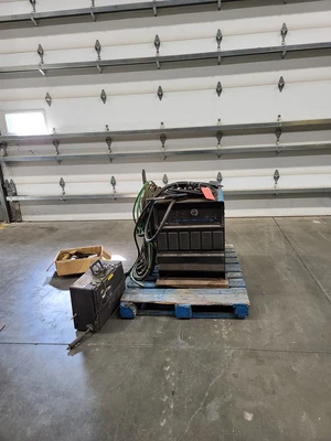 Miller Deltaweld 302 Welder