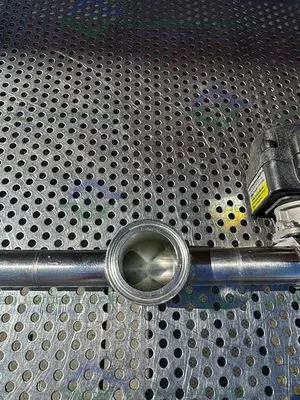 USED ITT PURE FLO 4 -WAY DIAPHRAGM VALVE W/ 1 1/2" TO 1" TO 1/4" SANITARY FITTING